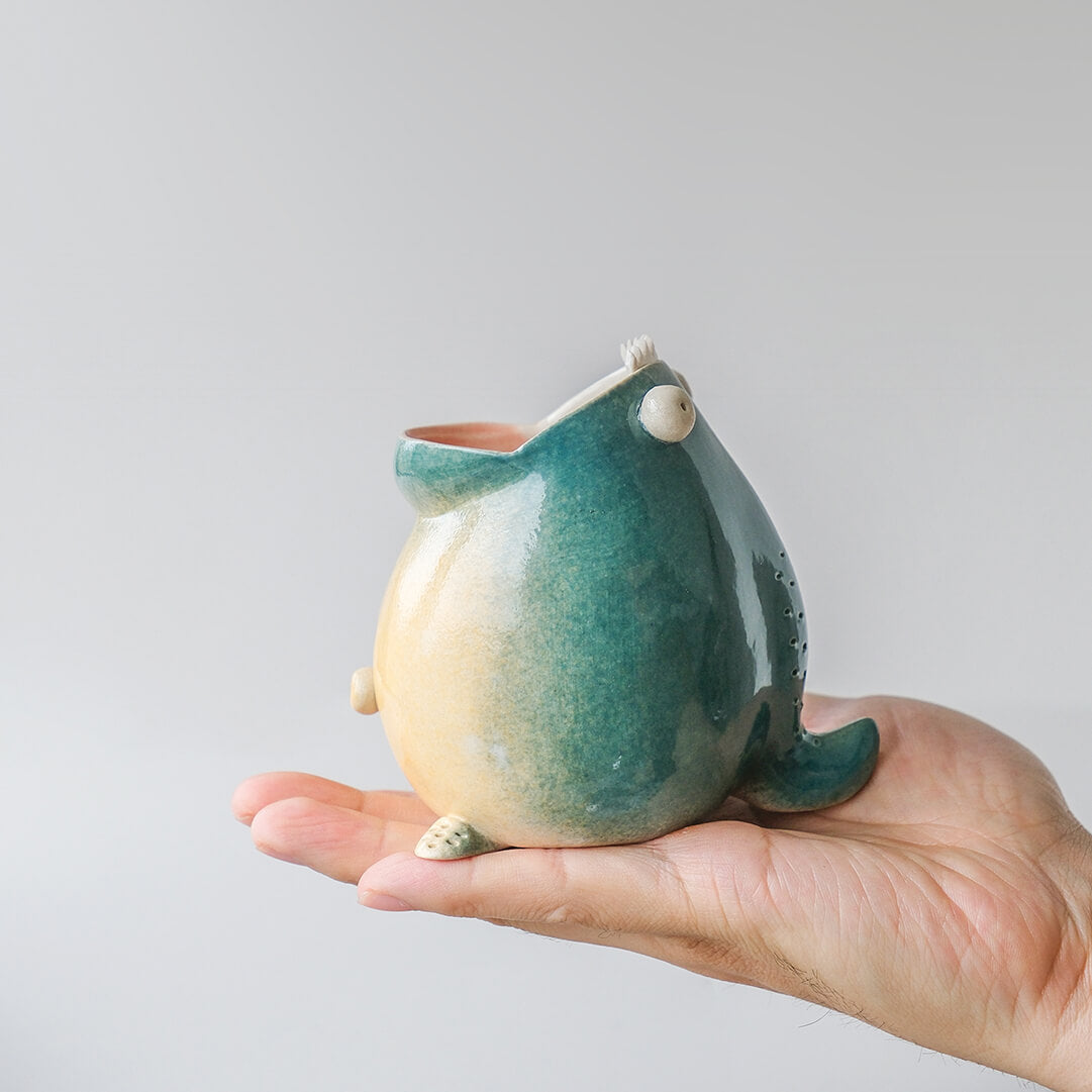 Cute ceramic pen holder with glossy finish design 