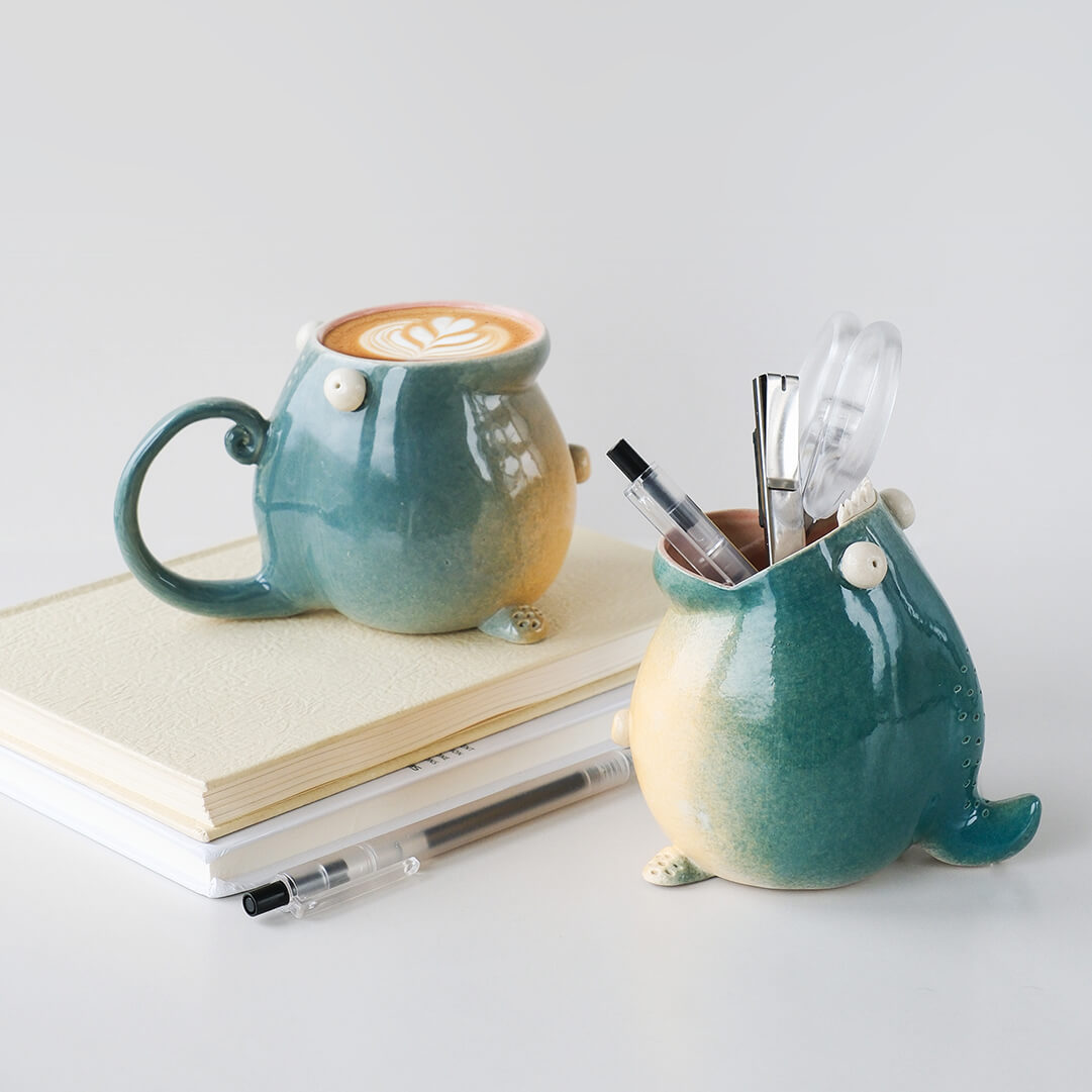 Desk pen holder used for daily office supplies 