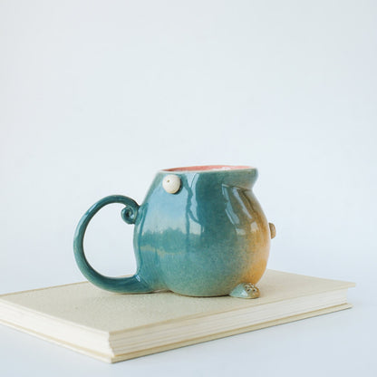 Easy to clean ceramic holder for daily organization 